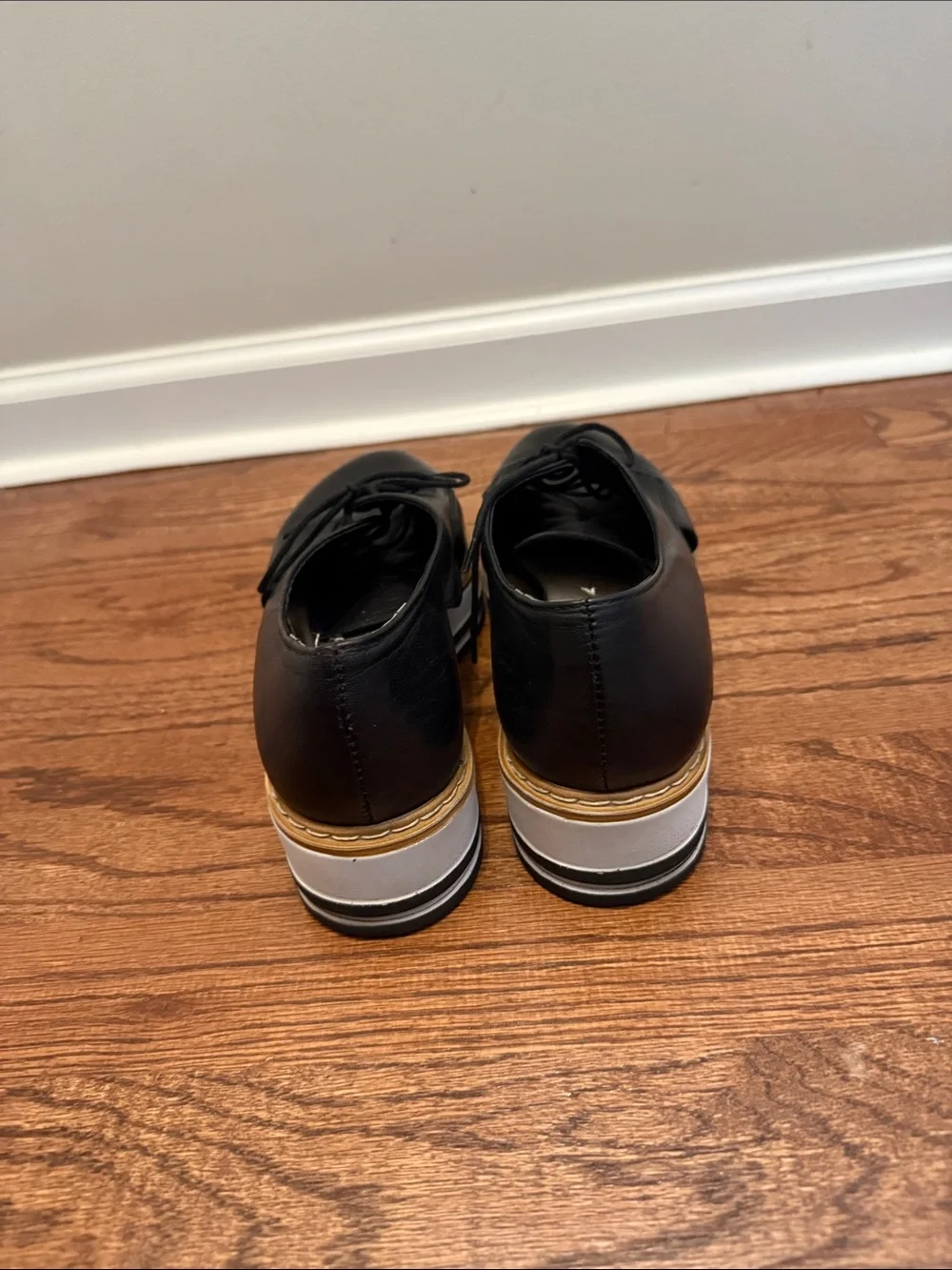Summit By White Mountain Brody Platform Oxford in Black Italian Leather